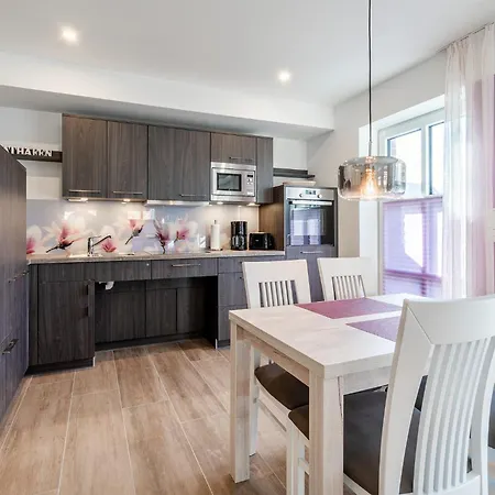 Engeline Apartment *